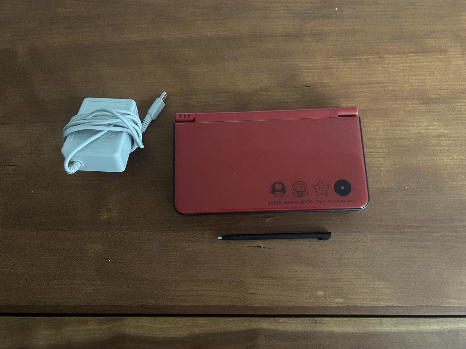 Nintendo DSI XL 25th Anniversary Edition Red – Working