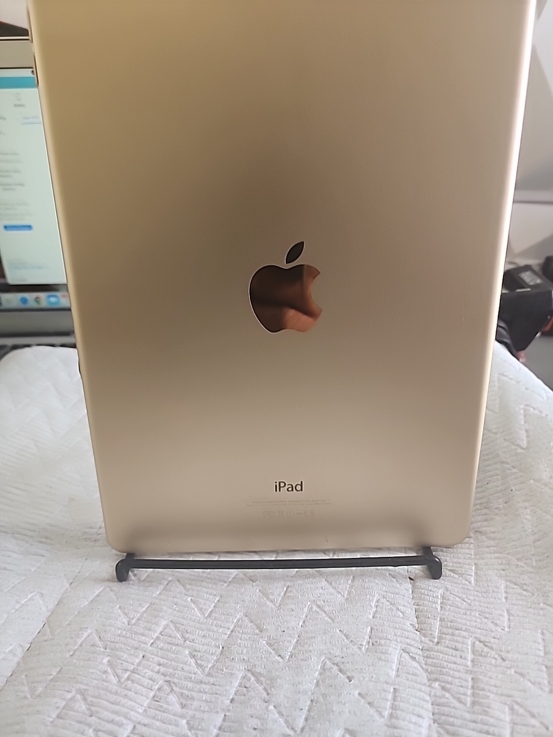 WiFi Only Apple iPad Air 2nd Gen 64GB 15.8.3 SILVER MGKM2LL/A