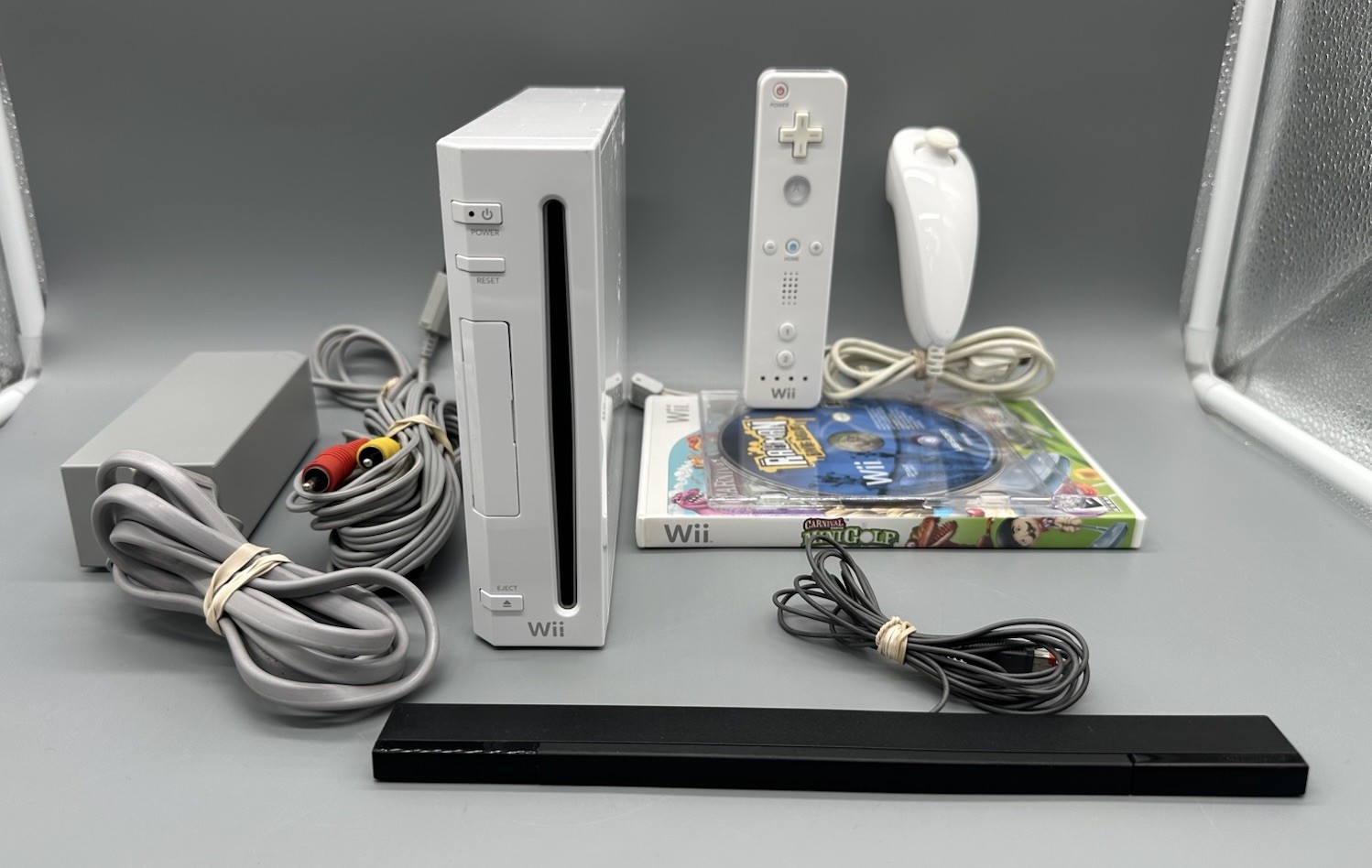 Nintendo Wii Console Bundle RVL-001 With 2 Games Tested Works