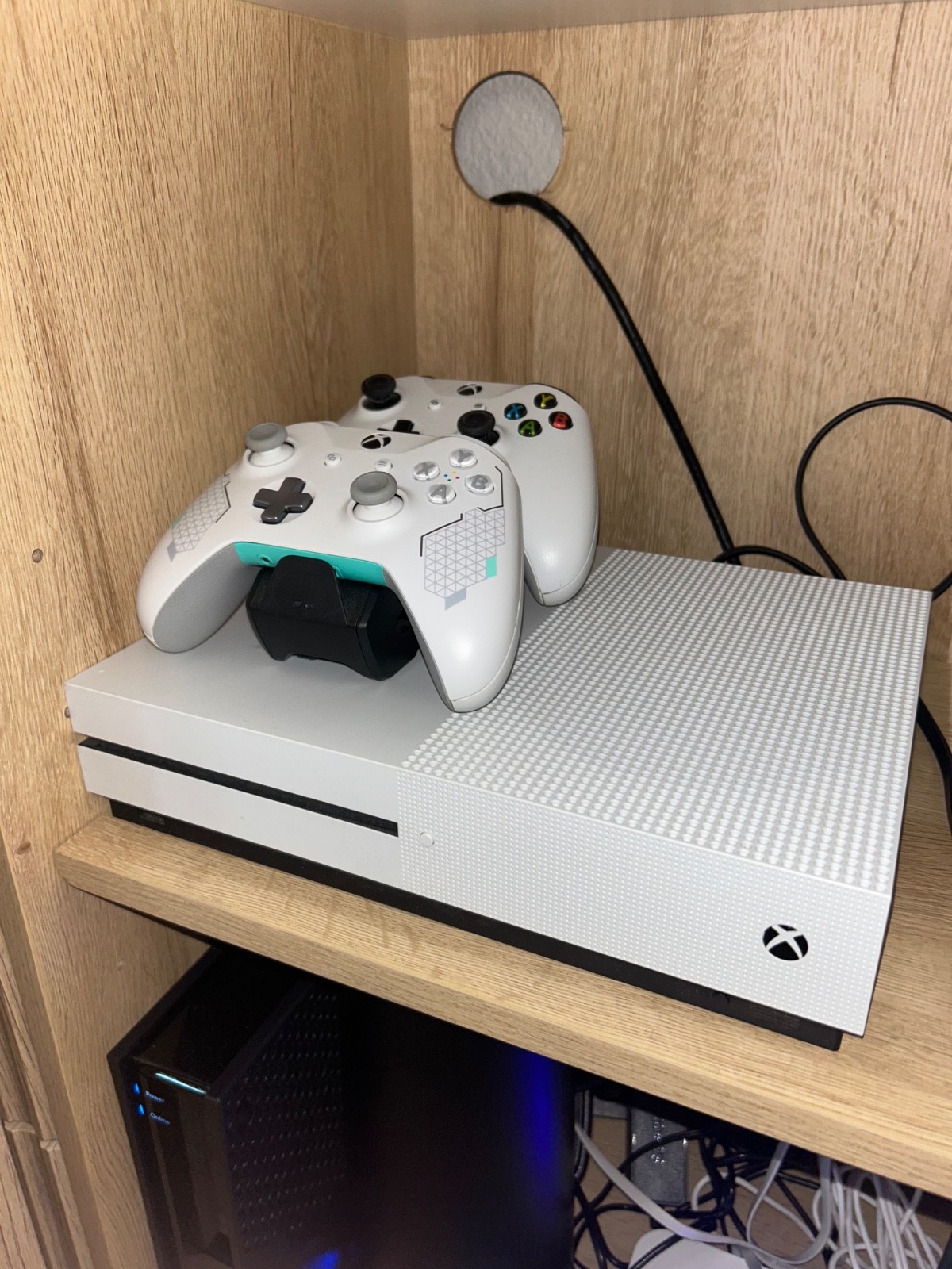 Microsoft Xbox One S 1TB – White