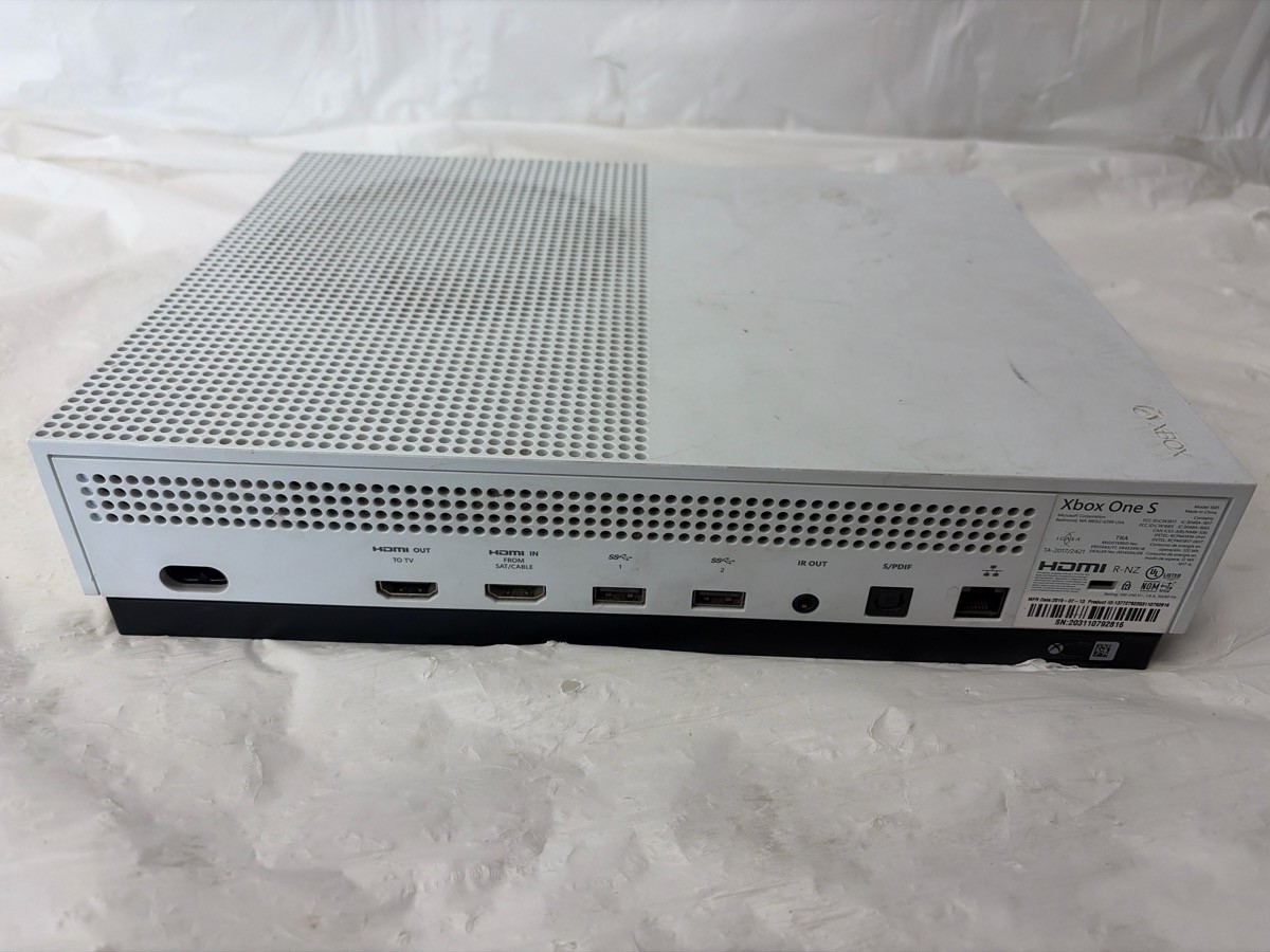 MICROSOFT XBOX ONE S – CONSOLE – 500GB – 1681 PRE-OWNED (P23016118)
